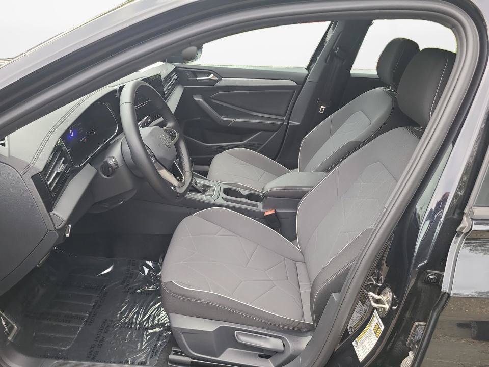 Used 2025 Volkswagen Jetta Sport FWD image 9