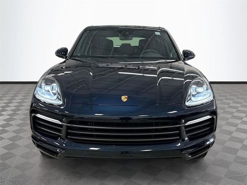 Used 2022 Porsche Cayenne Platinum Edition image 2