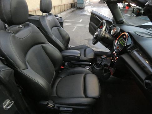 Used 2018 MINI Cooper S image 8