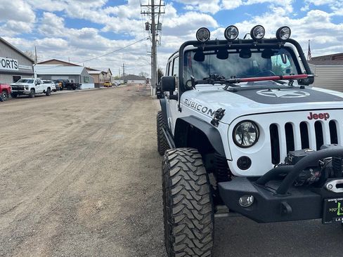 Used 2012 Jeep Wrangler Unlimited Rubicon w/ Connectivity Group AWD/4WD image 28