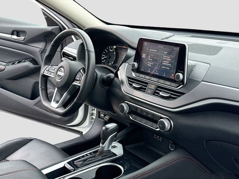 Used 2025 Nissan Altima 2.5 SR image 5