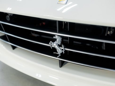 Used 2016 Ferrari California T image 18