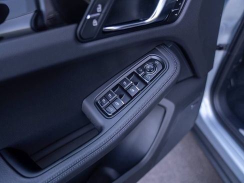 New 2026 Porsche Macan S image 24