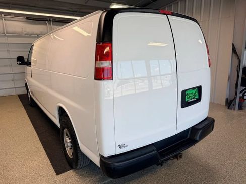 Used 2018 Chevrolet Express 3500 Extended w/ Driver Convenience Package RWD image 4