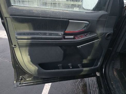 Used 2025 Ford Expedition Platinum image 11