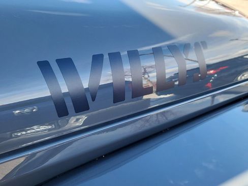 Used 2023 Jeep Gladiator Willys image 12