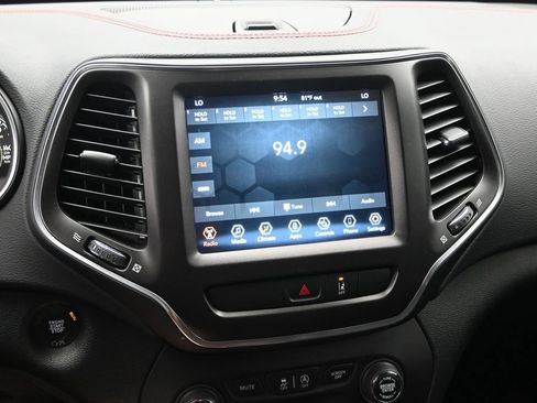 Used 2022 Jeep Cherokee Trailhawk w/ Premium Leather Package AWD/4WD image 13