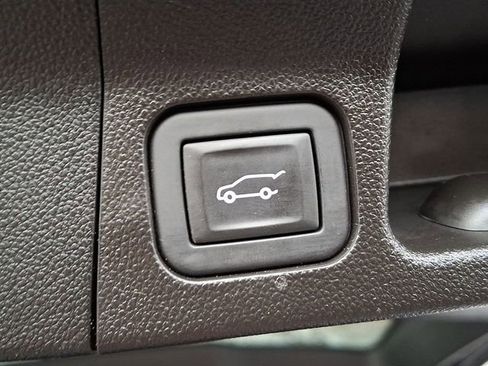 Used 2023 GMC Acadia SLE w/ Driver Convenience Package image 32