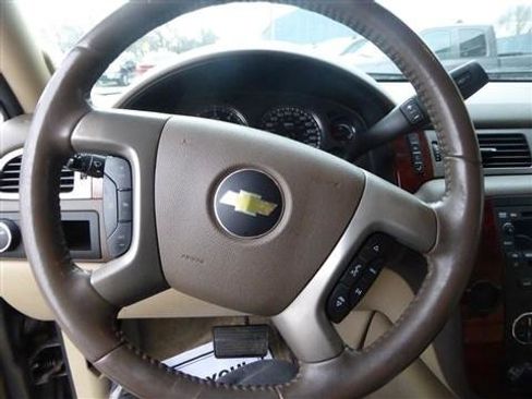 Used 2013 Chevrolet Suburban LT image 13