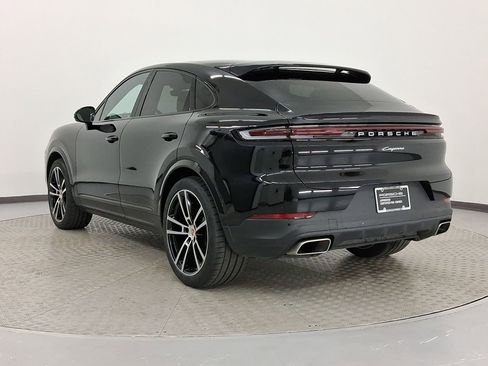 Certified 2024 Porsche Cayenne Coupe AWD/4WD image 3