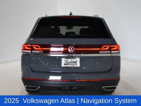 Used 2025 Volkswagen Atlas SEL AWD/4WD image 5