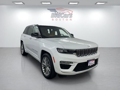 Used 2022 Jeep Grand Cherokee Summit AWD/4WD image 3