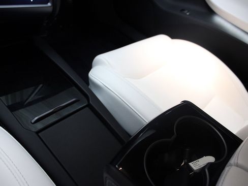 Used 2020 Tesla Model S AWD image 44