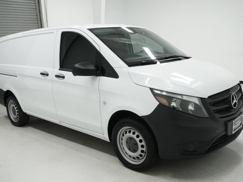 Used 2017 Mercedes-Benz Metris Worker image 3