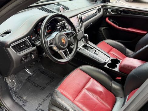 Used 2018 Porsche Macan Sport Edition AWD/4WD image 24