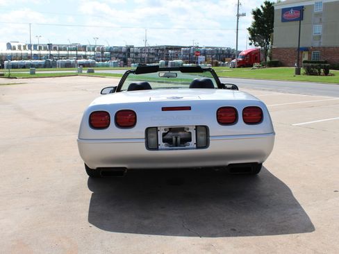 Used 1996 Chevrolet Corvette Convertible RWD image 26