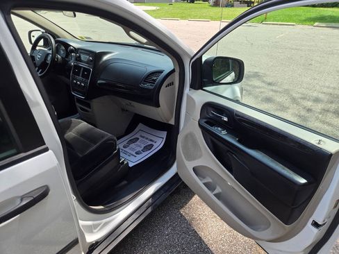 Used 2014 Dodge Grand Caravan American Value Package FWD image 22