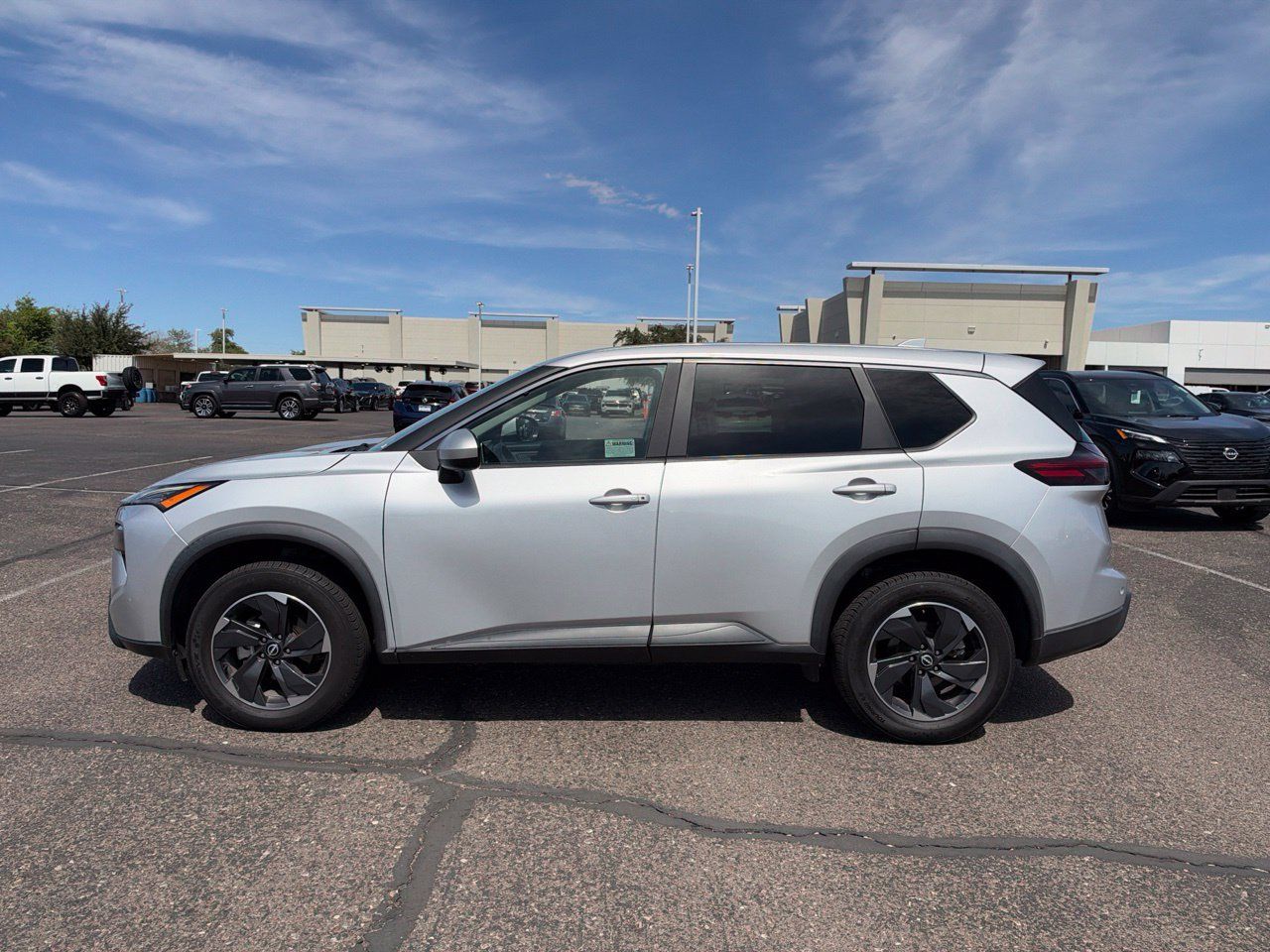 Used 2024 Nissan Rogue SV FWD image 8