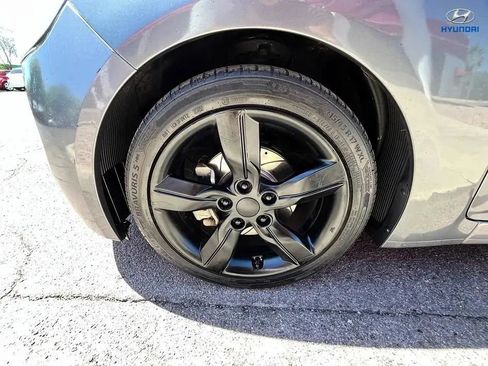Used 2015 Hyundai Veloster FWD image 15