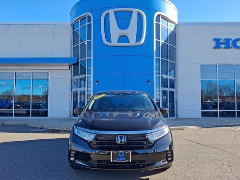 Used 2023 Honda Odyssey Elite image 2