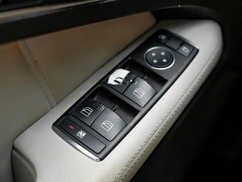 Used 2013 Mercedes-Benz E 350 4MATIC Sedan w/ Premium 1 Pkg image 40