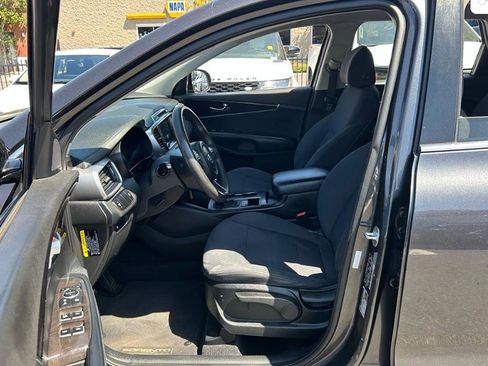 Used 2018 Kia Sorento FWD image 7
