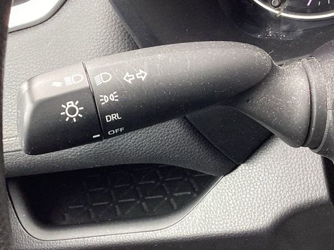 Used 2021 Toyota RAV4 LE image 11