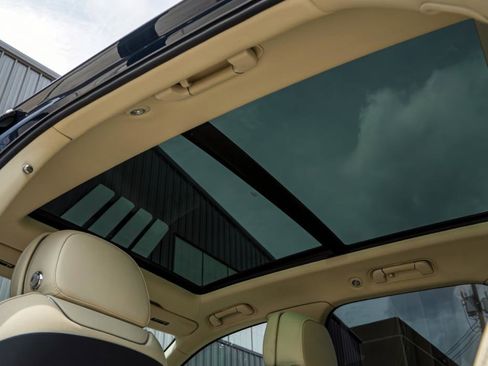 Used 2018 Bentley Bentayga image 14