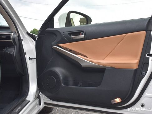 Used 2018 Lexus IS 300 AWD w/ Comfort Package image 9