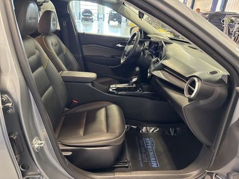 Used 2025 Chevrolet Trax ACTIV FWD image 19