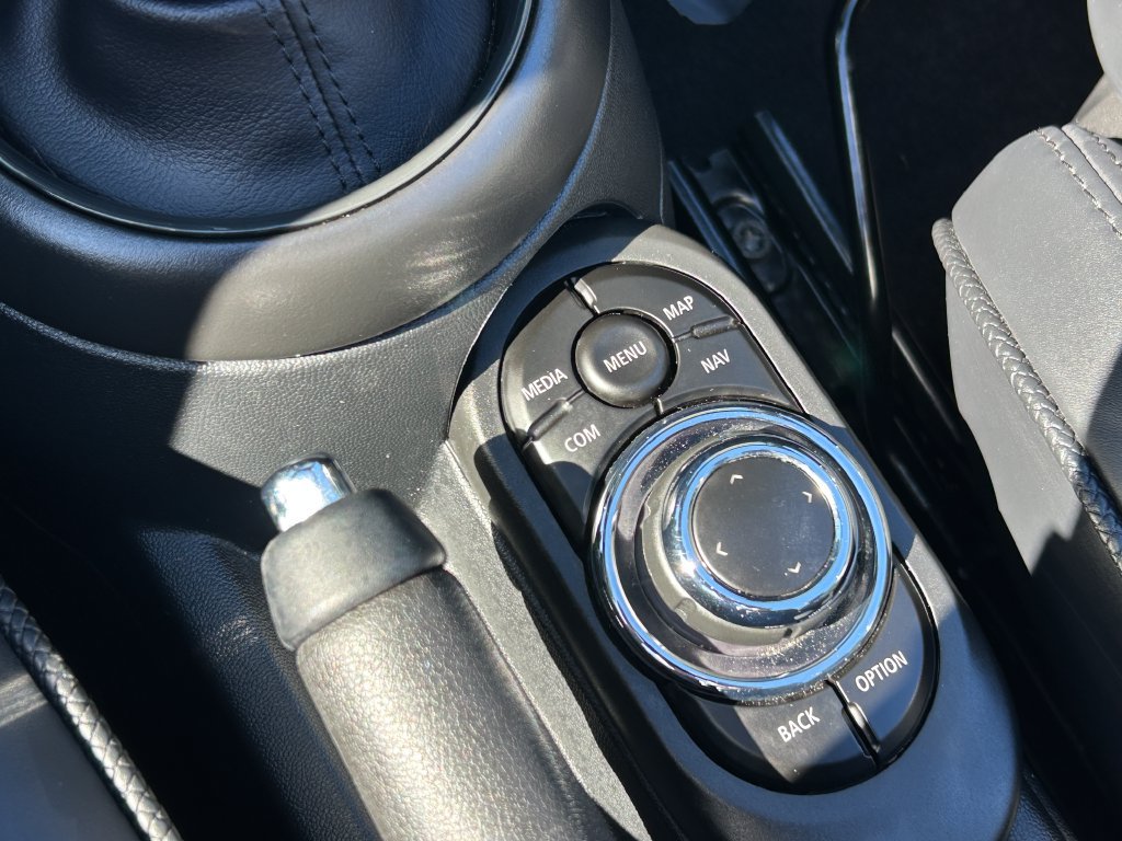 Used 2024 MINI Cooper S w/ Seaside Edition FWD image 27