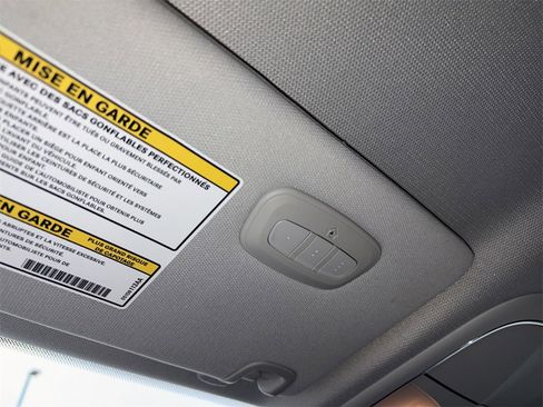 Used 2019 Jeep Cherokee Limited image 17