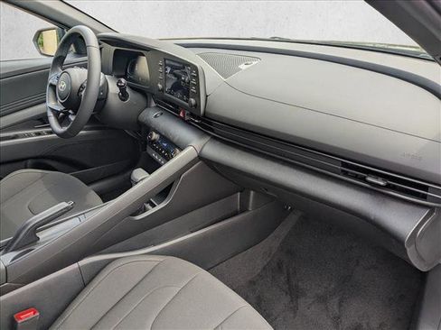 Used 2025 Hyundai Elantra Sport image 21