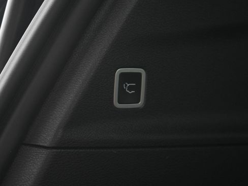 Used 2025 Chrysler Pacifica Select FWD image 19