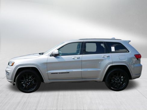 Used 2019 Jeep Grand Cherokee Altitude AWD/4WD image 4