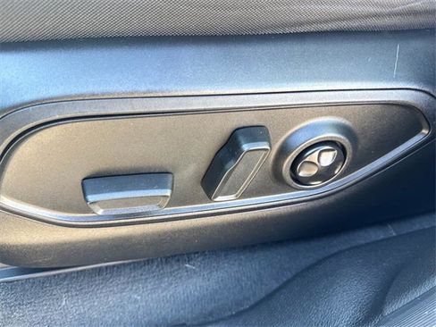 Used 2023 Jeep Grand Cherokee Laredo image 9