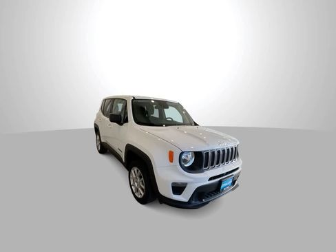 Used 2023 Jeep Renegade Latitude image 2
