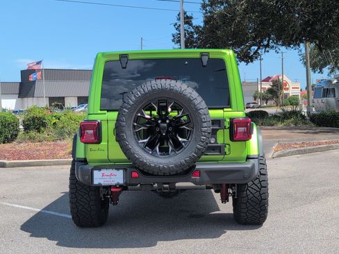 Used 2025 Jeep Wrangler Unlimited Rubicon AWD/4WD image 4