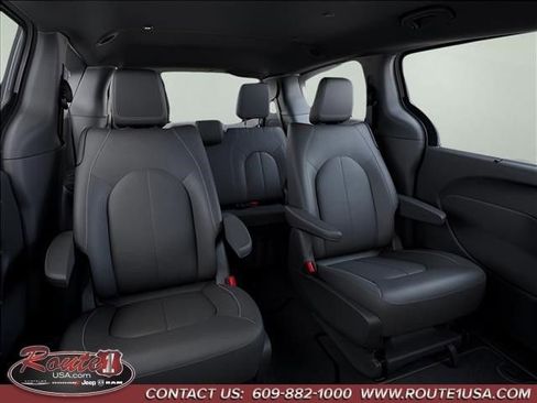 New 2026 Chrysler Pacifica Select image 15