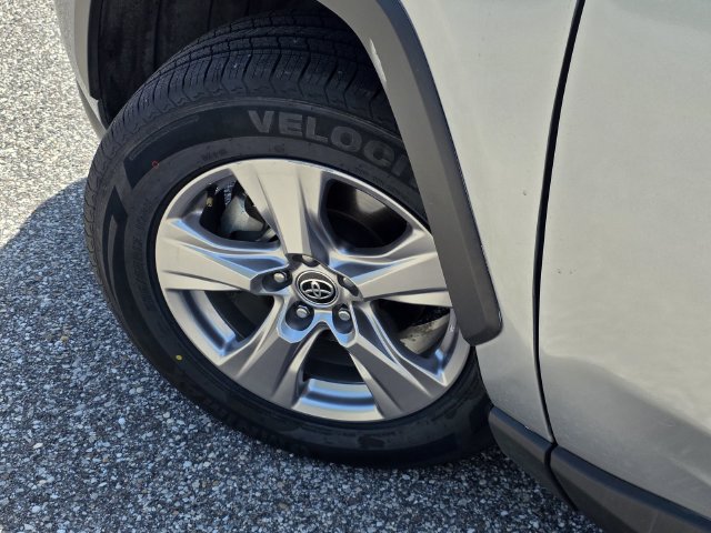 Used 2022 Toyota RAV4 XLE w/ Convenience Package FWD image 32