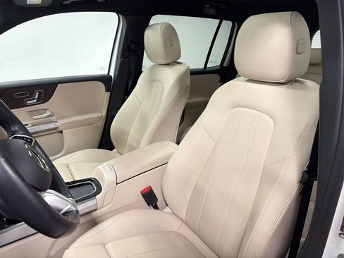 Used 2025 Mercedes-Benz GLB 250 image 21