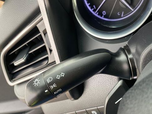 Used 2020 Toyota Camry SE image 19