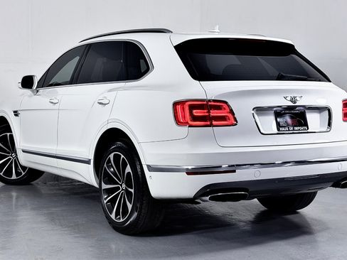 Used 2018 Bentley Bentayga image 11