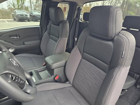 Used 2024 Nissan Frontier SV w/ Technology Package image 14