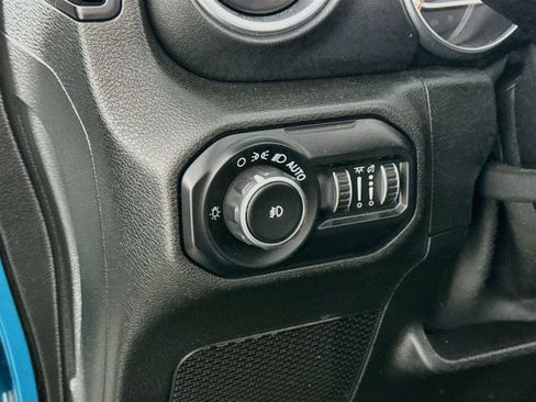 Used 2020 Jeep Wrangler Unlimited Sahara AWD/4WD image 15