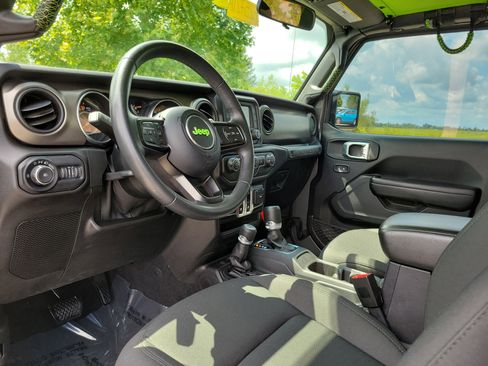 Used 2019 Jeep Wrangler Sport image 14