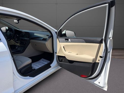 Used 2017 Hyundai Sonata SE FWD image 19