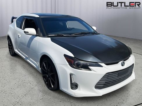 Used 2014 Scion tC FWD image 3