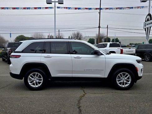 Certified 2025 Jeep Grand Cherokee Laredo X image 7