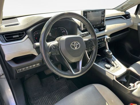 Used 2020 Toyota RAV4 Limited image 11